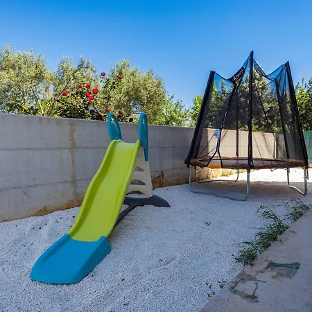 Bay Ii Near Medulin For 9 People With Heated Pool - Playground & Whirpool Only 100 Meters From The 빌라 반졸레