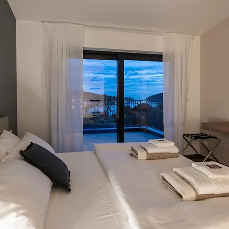 Bay Ii Near Medulin For 9 People With Heated Pool - Playground & Whirpool Only 100 Meters From The Villa