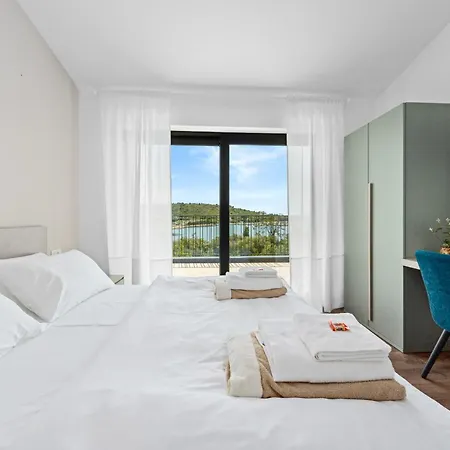Bay Ii Near Medulin For 9 People With Heated Pool - Playground & Whirpool Only 100 Meters From The