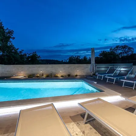 Bay Ii Near Medulin For 9 People With Heated Pool - Playground & Whirpool Only 100 Meters From The *