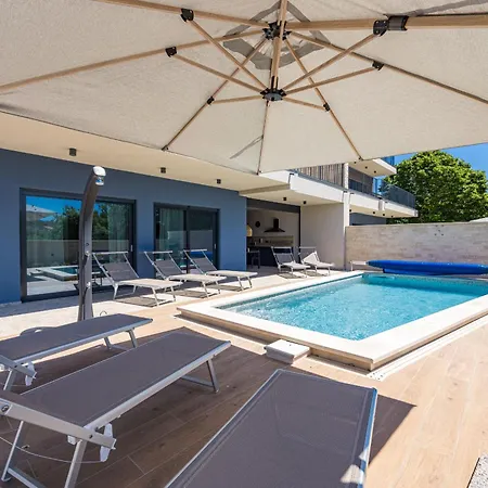 Bay Ii Near Medulin For 9 People With Heated Pool - Playground & Whirpool Only 100 Meters From The