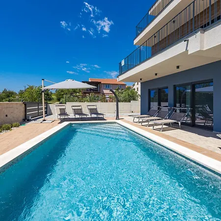 Villa Bay Ii Near Medulin For 9 People With Heated Pool - Playground & Whirpool Only 100 Meters From The