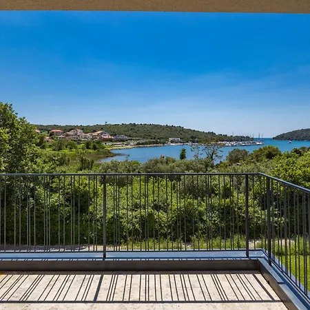 Bay Ii Near Medulin For 9 People With Heated Pool - Playground & Whirpool Only 100 Meters From The *