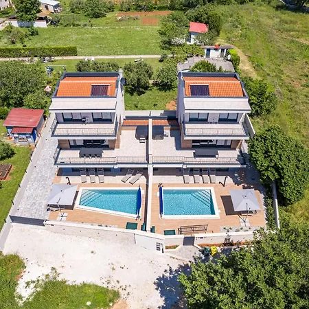 빌라 Bay Ii Near Medulin For 9 People With Heated Pool - Playground & Whirpool Only 100 Meters From The